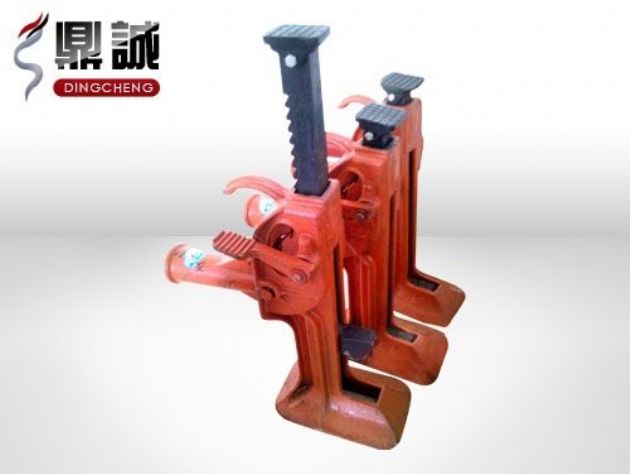 點(diǎn)擊查看詳細(xì)信息<br>標(biāo)題：齒條式起道機(jī) 閱讀次數(shù)：4091