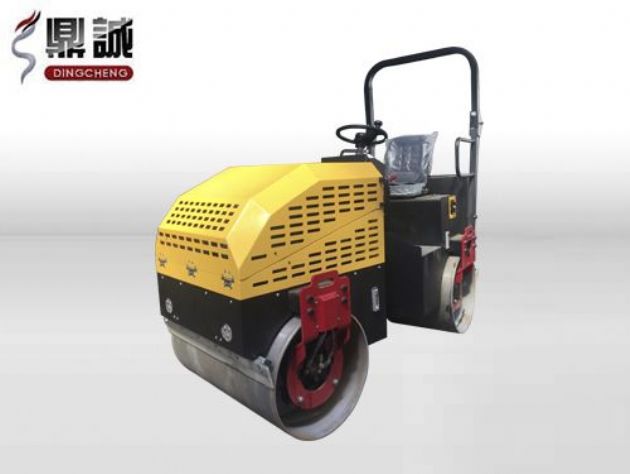 點(diǎn)擊查看詳細(xì)信息<br>標(biāo)題：2.5噸全液壓座駕式振動(dòng)壓路機(jī) 閱讀次數(shù)：13054