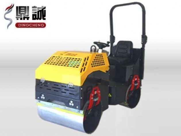 點(diǎn)擊查看詳細(xì)信息<br>標(biāo)題：1噸全液壓振動(dòng)壓路機(jī) 閱讀次數(shù)：13184